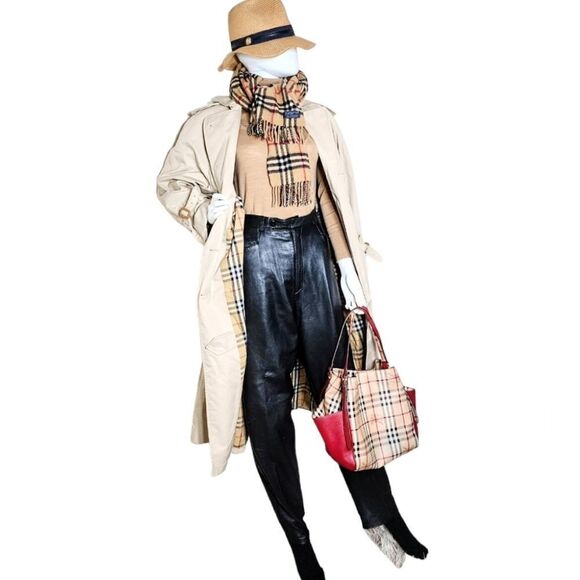 Burberry coat  - Picture 7 of 14